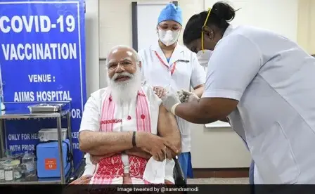 modi taking vaccine